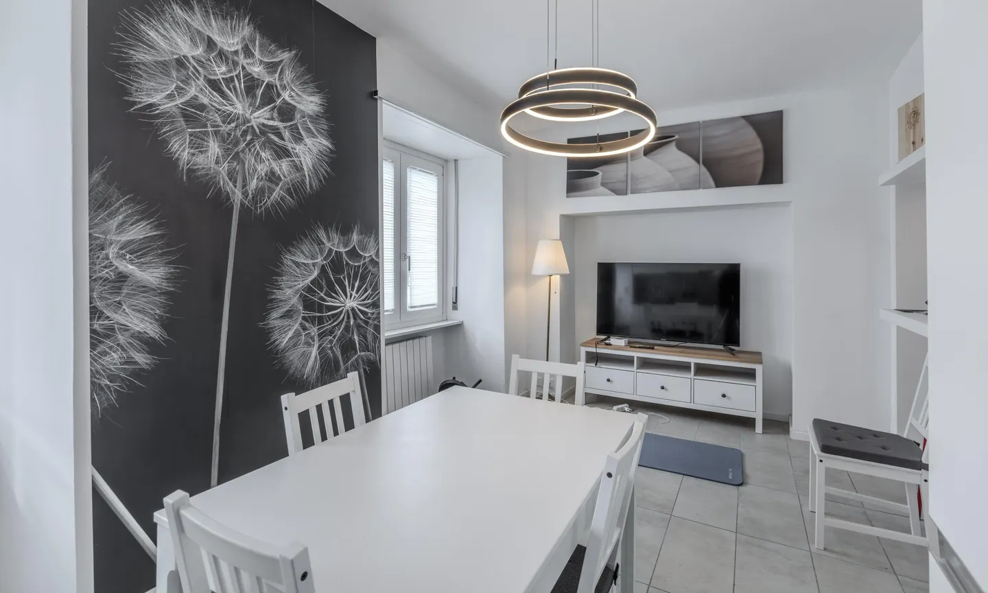 BARGAIN - WELCOMING AND MODERN 3.5 ROOMS RENOVATED IN FIGINO - Photo 2 of 8