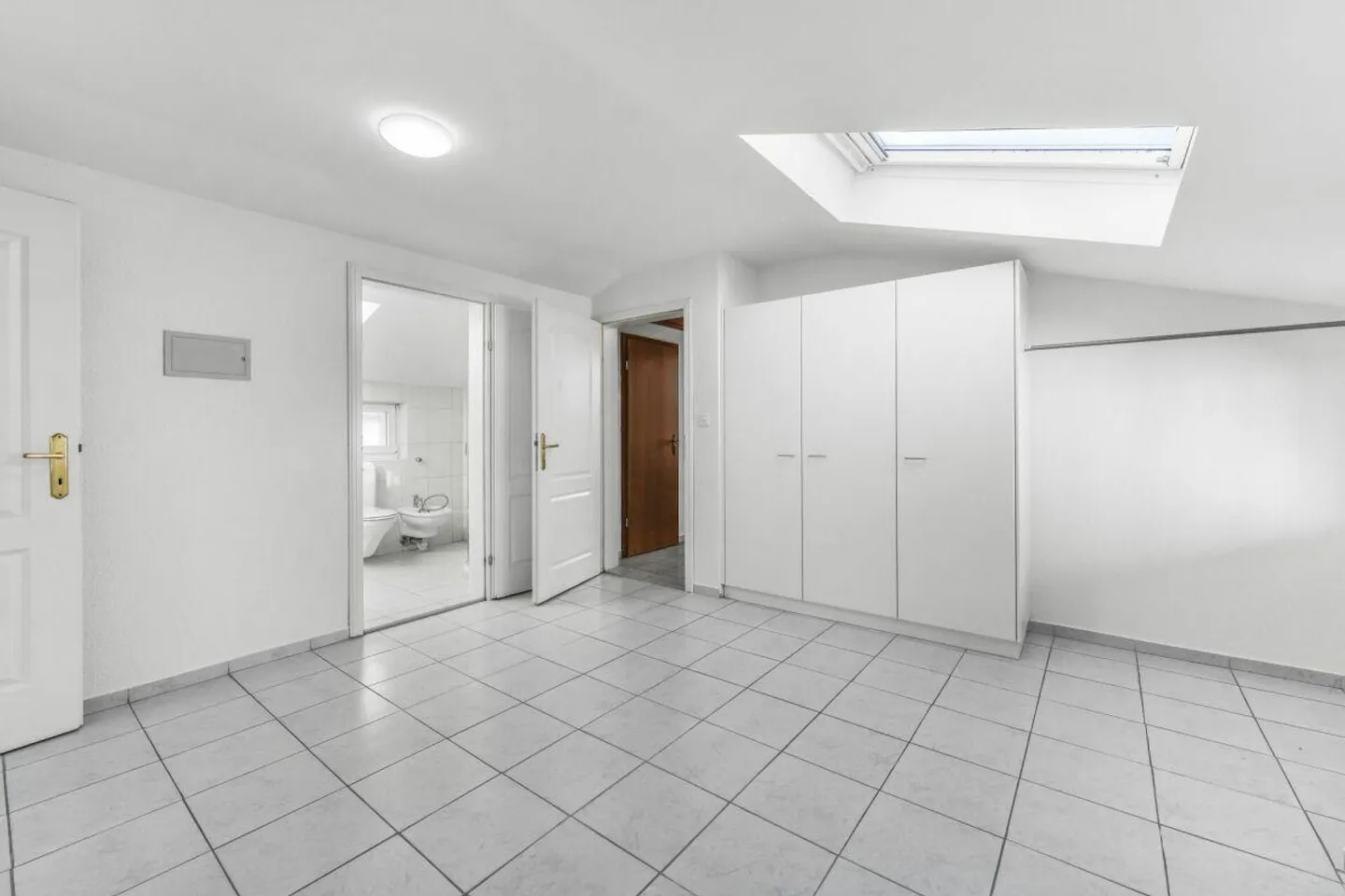 Multifunctional two-family house with generous space offerings - Photo 7 of 30