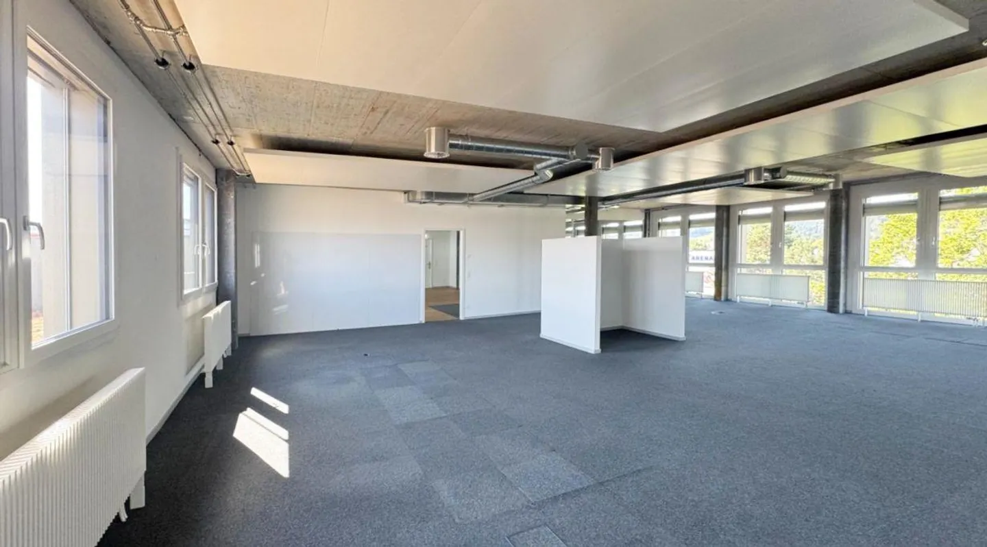 Modern and bright commercial space in Triamal - Photo 7 of 9
