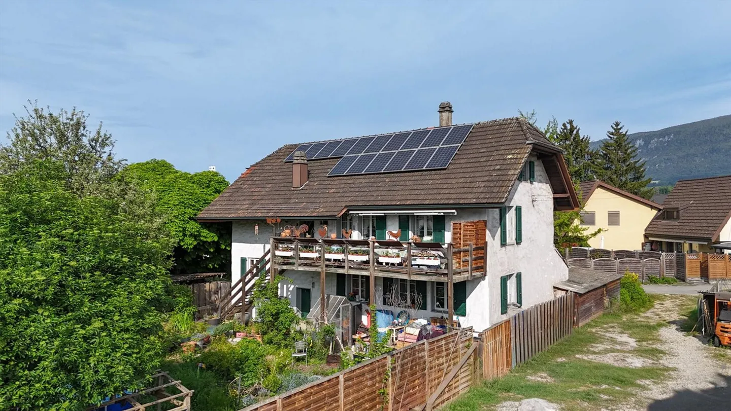 Vielseitiges Zweifamilienhaus - Foto 1 von 13