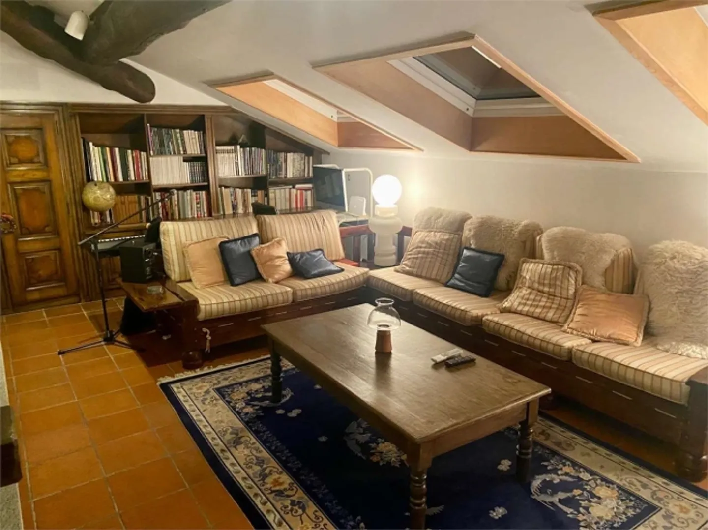 Attico di 3,5 stanze con arredi di alto standing - Foto 6 di 13