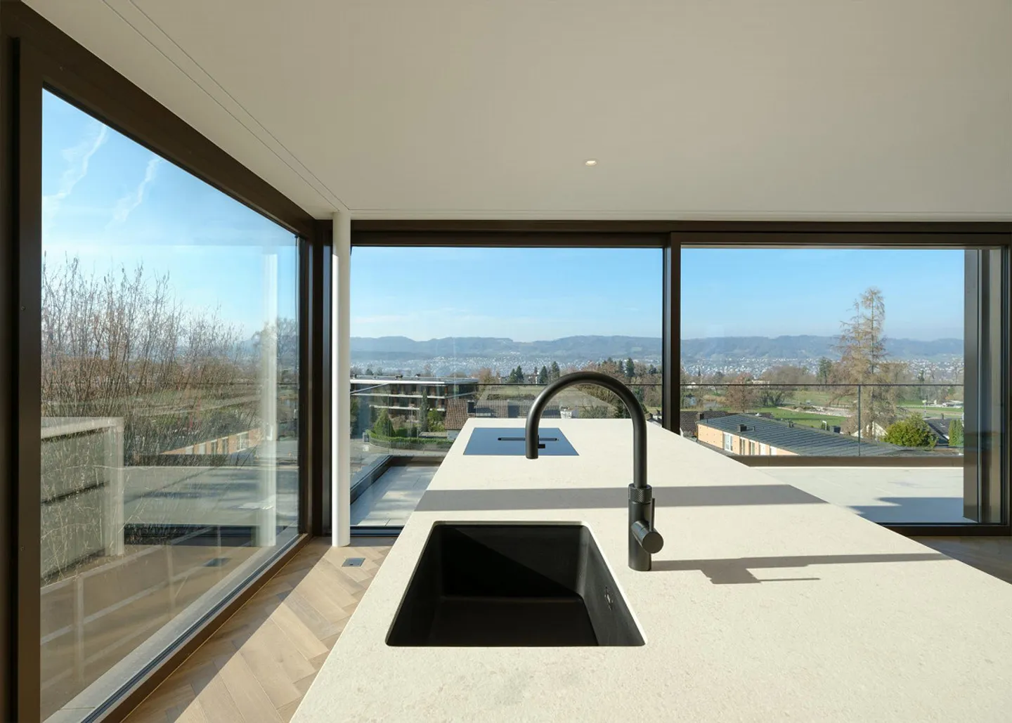 Luxurious new penthouse with grand rooftop terrace - Photo 2 of 5