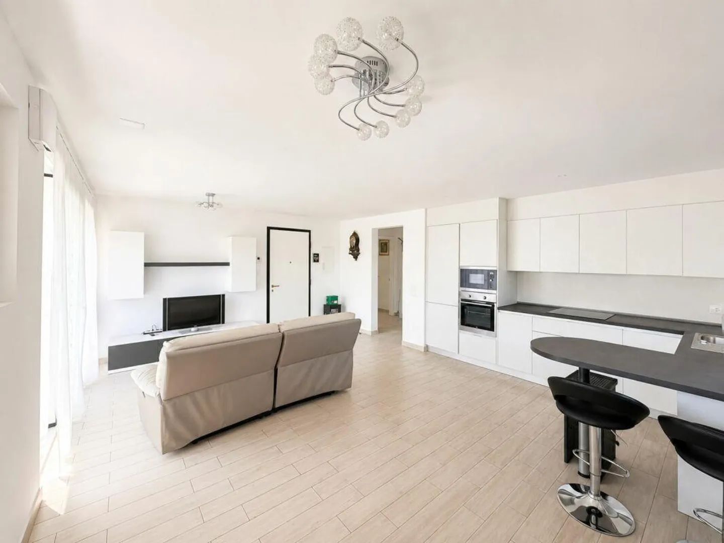 Luminoso appartamento di 3.5 locali, ultimo piano e vista aperta - Foto 6 di 16
