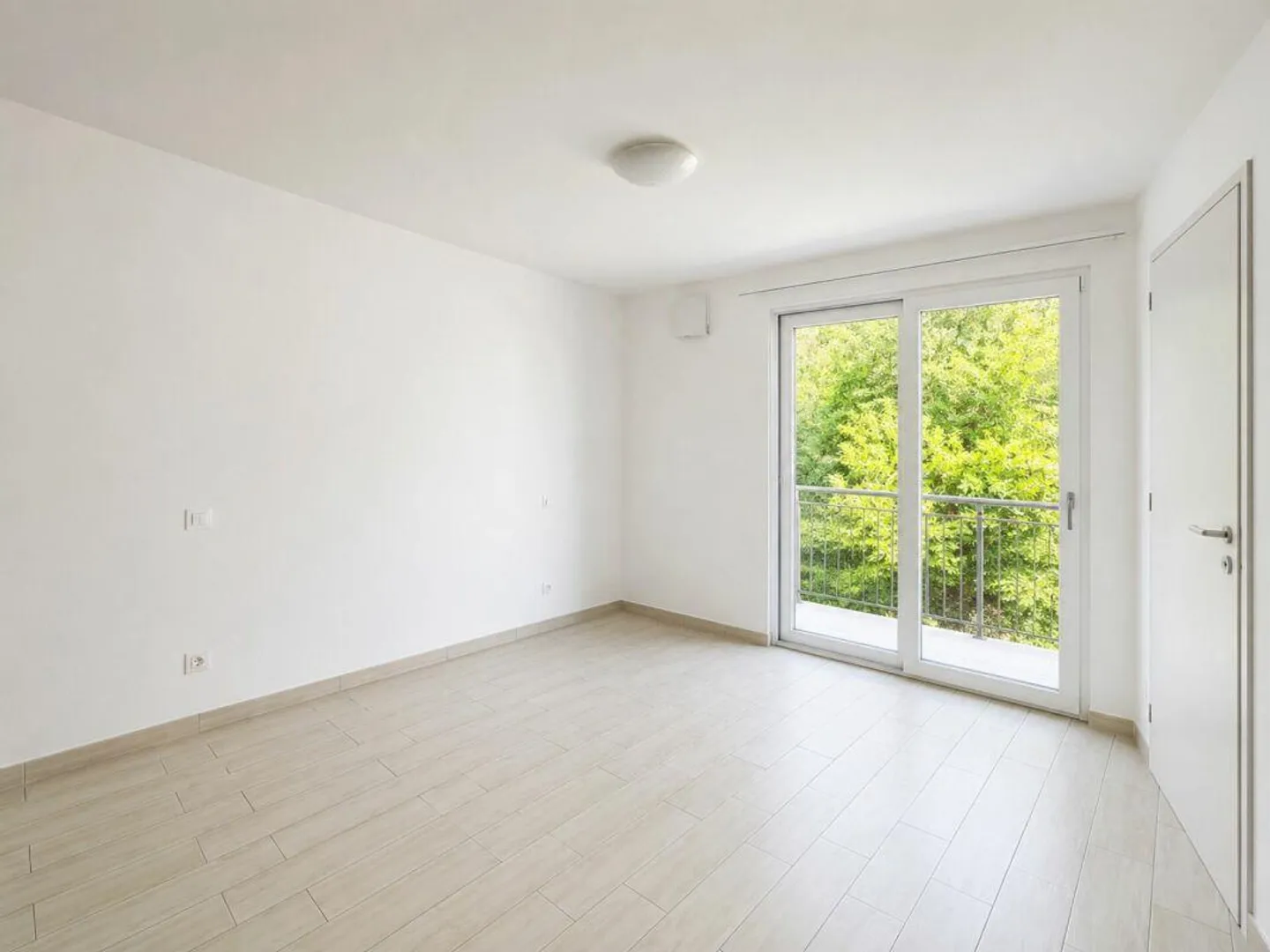 Luminoso appartamento di 3.5 locali, ultimo piano e vista aperta - Foto 9 di 16