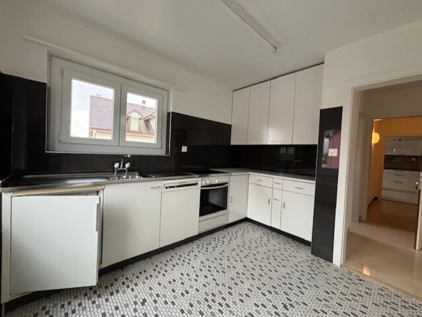 Piccolo appartamento di 3,5 stanze in affitto - Foto 2 di 7