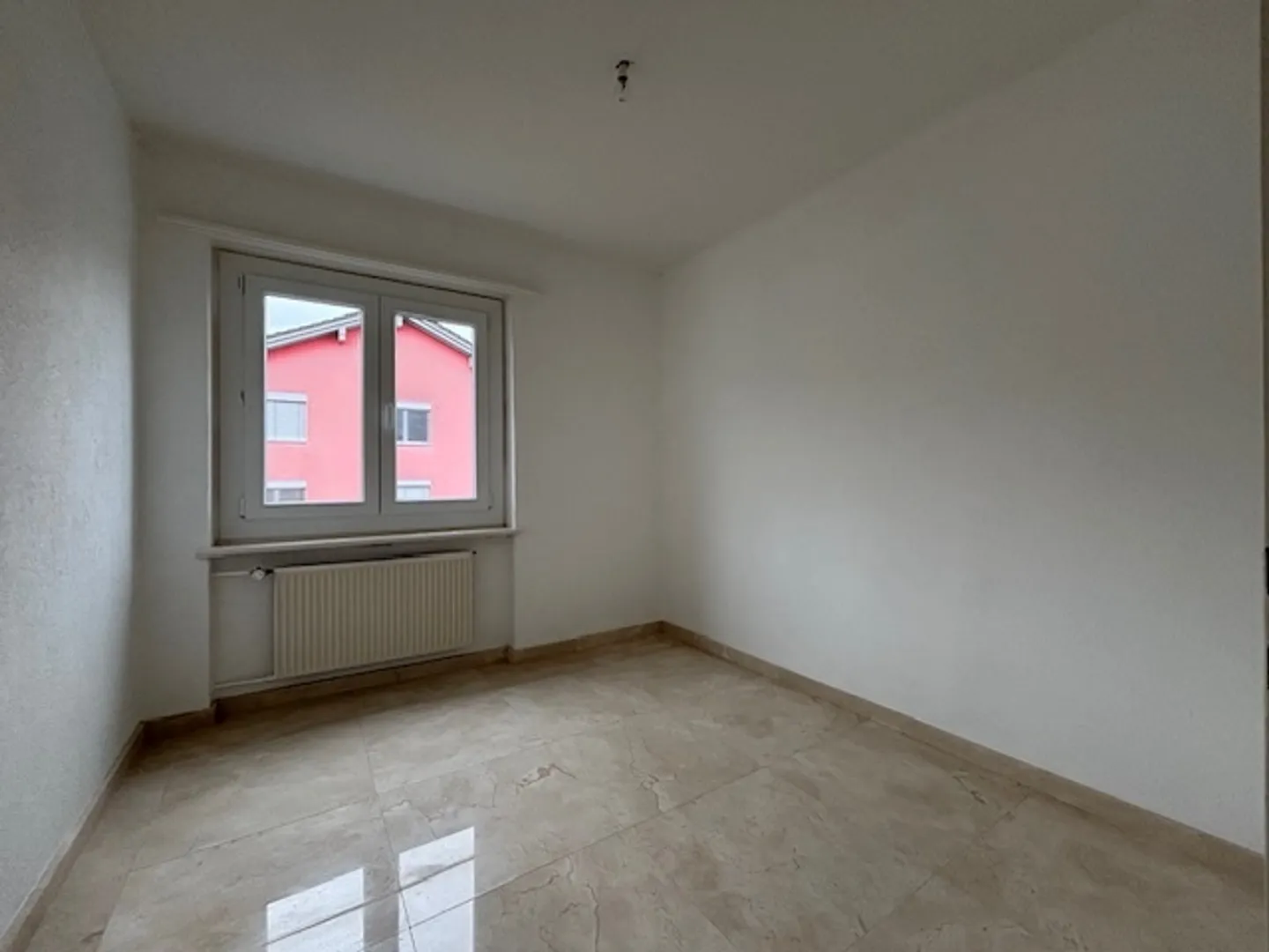 Piccolo appartamento di 3,5 stanze in affitto - Foto 5 di 7