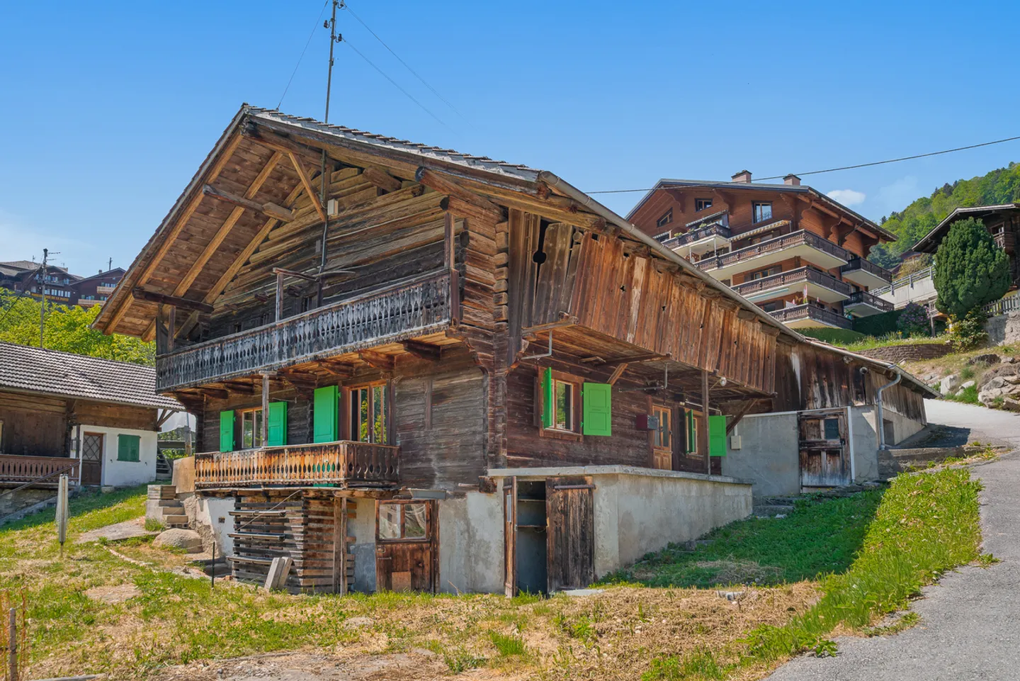 Authentic Valaisan chalet to reinvent - Photo 1 of 14