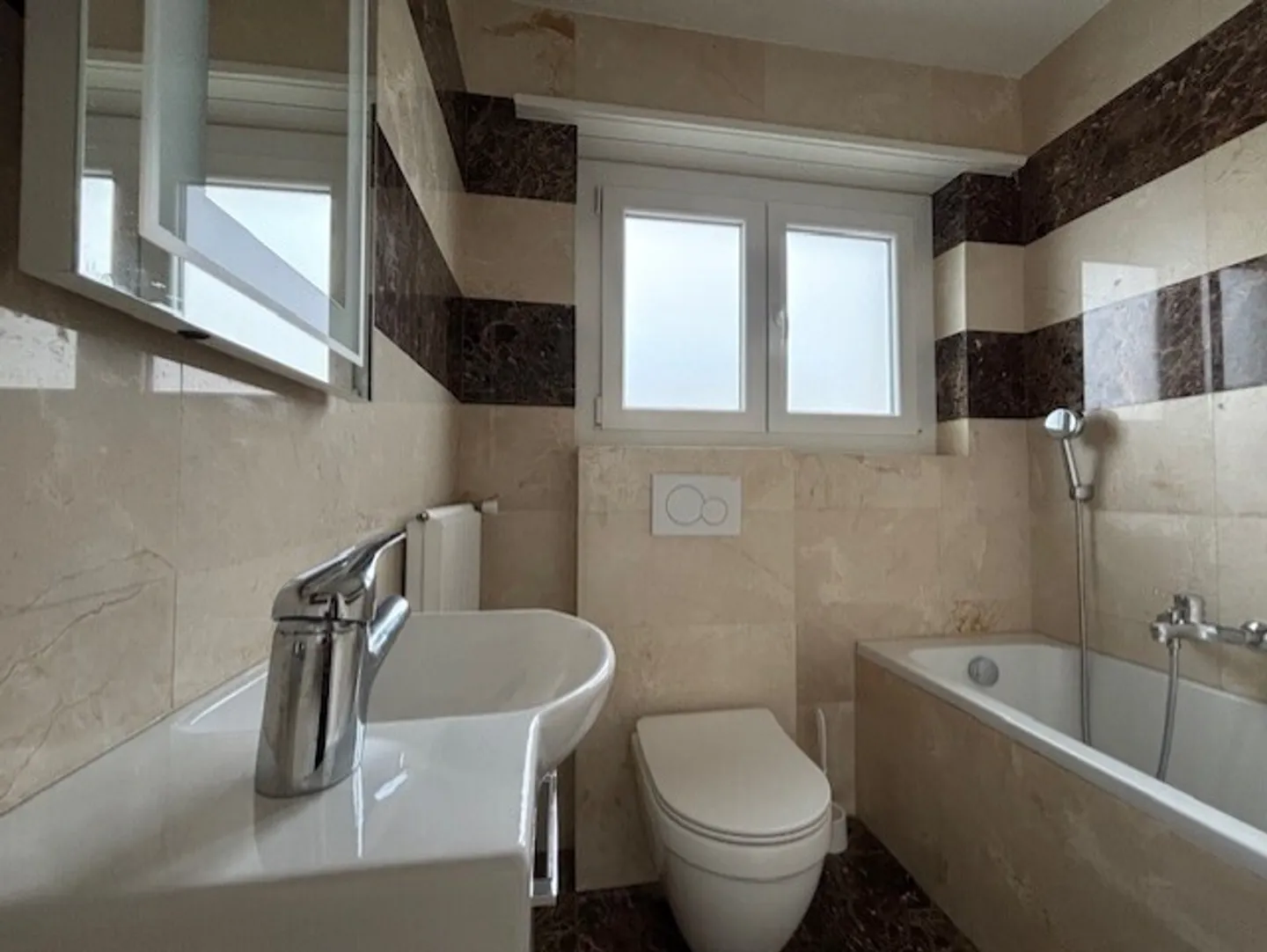 Piccolo appartamento di 3,5 stanze in affitto - Foto 3 di 7