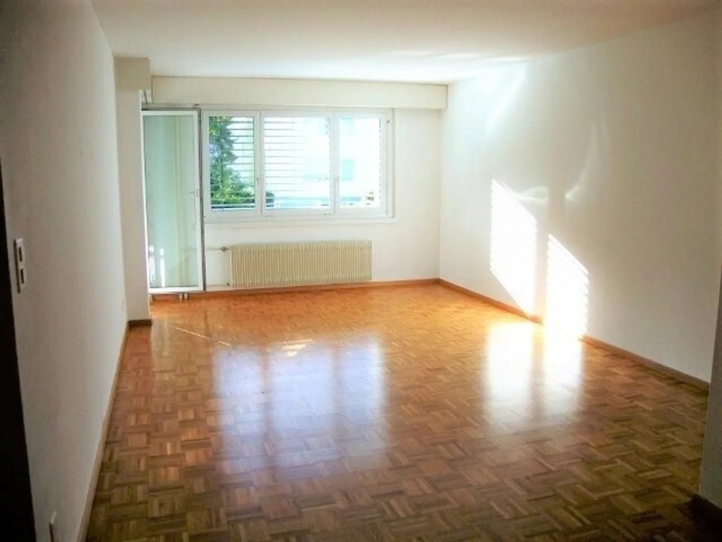 Beautiful apartment seeks new tenant - Photo 2 of 9