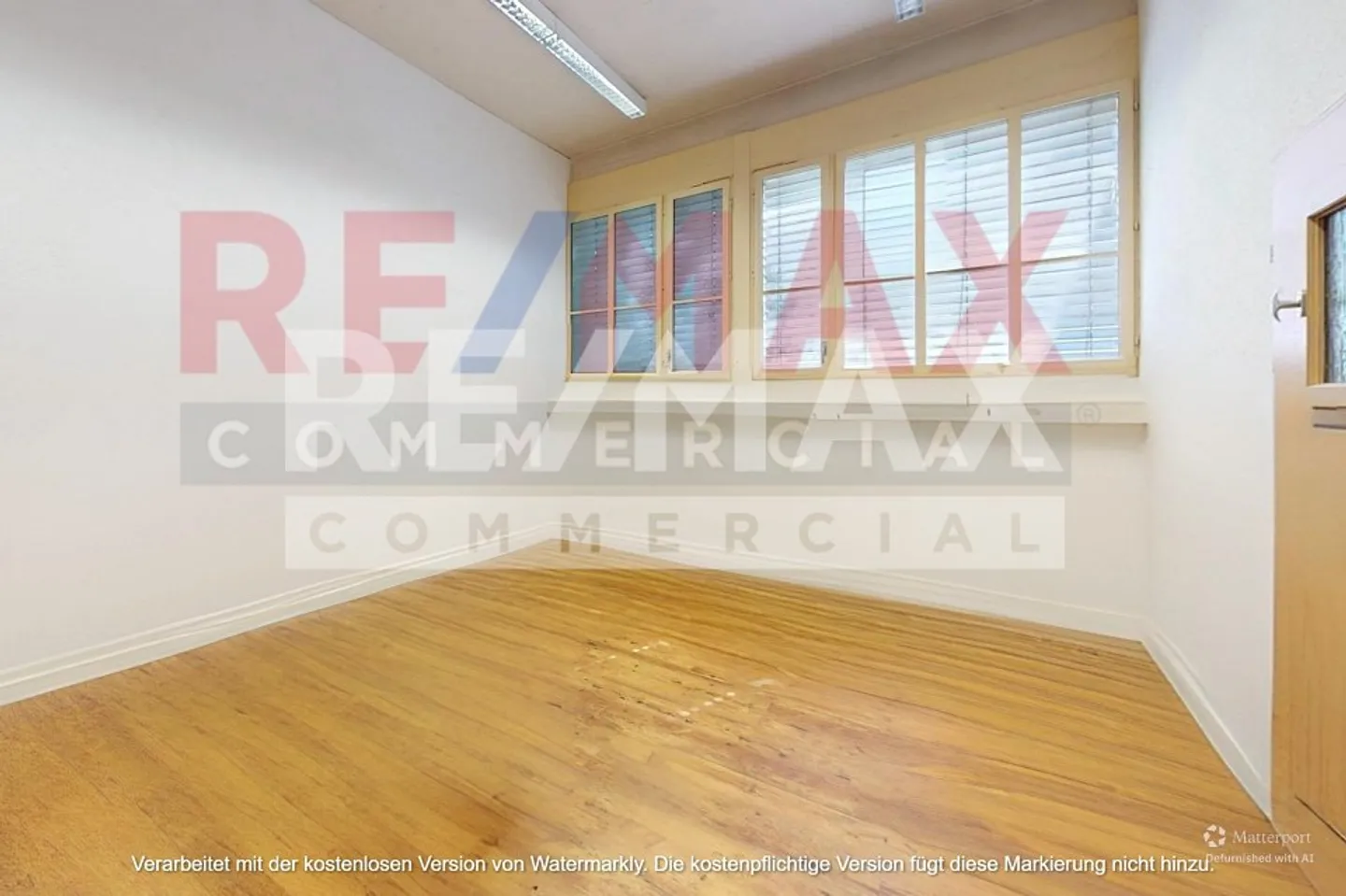 Gewerberaum ebenerdig; Showroom, Loft-Büro, Praxis, Atelier, usw. Höhe ca. 3.5 m, 210 m² & UG 180 m² - Foto 6 di 9