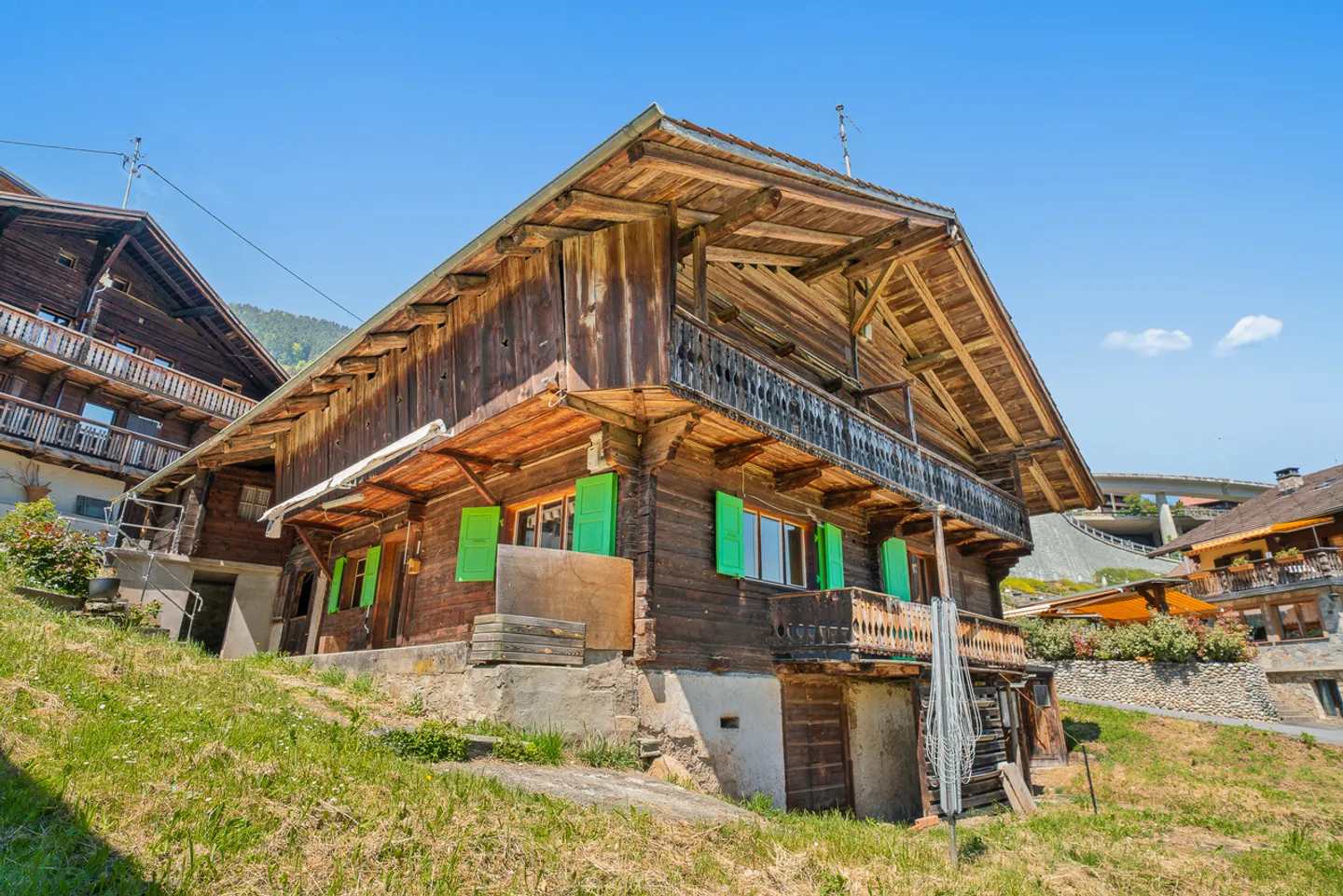 Authentic Valaisan chalet to reinvent - Photo 2 of 14