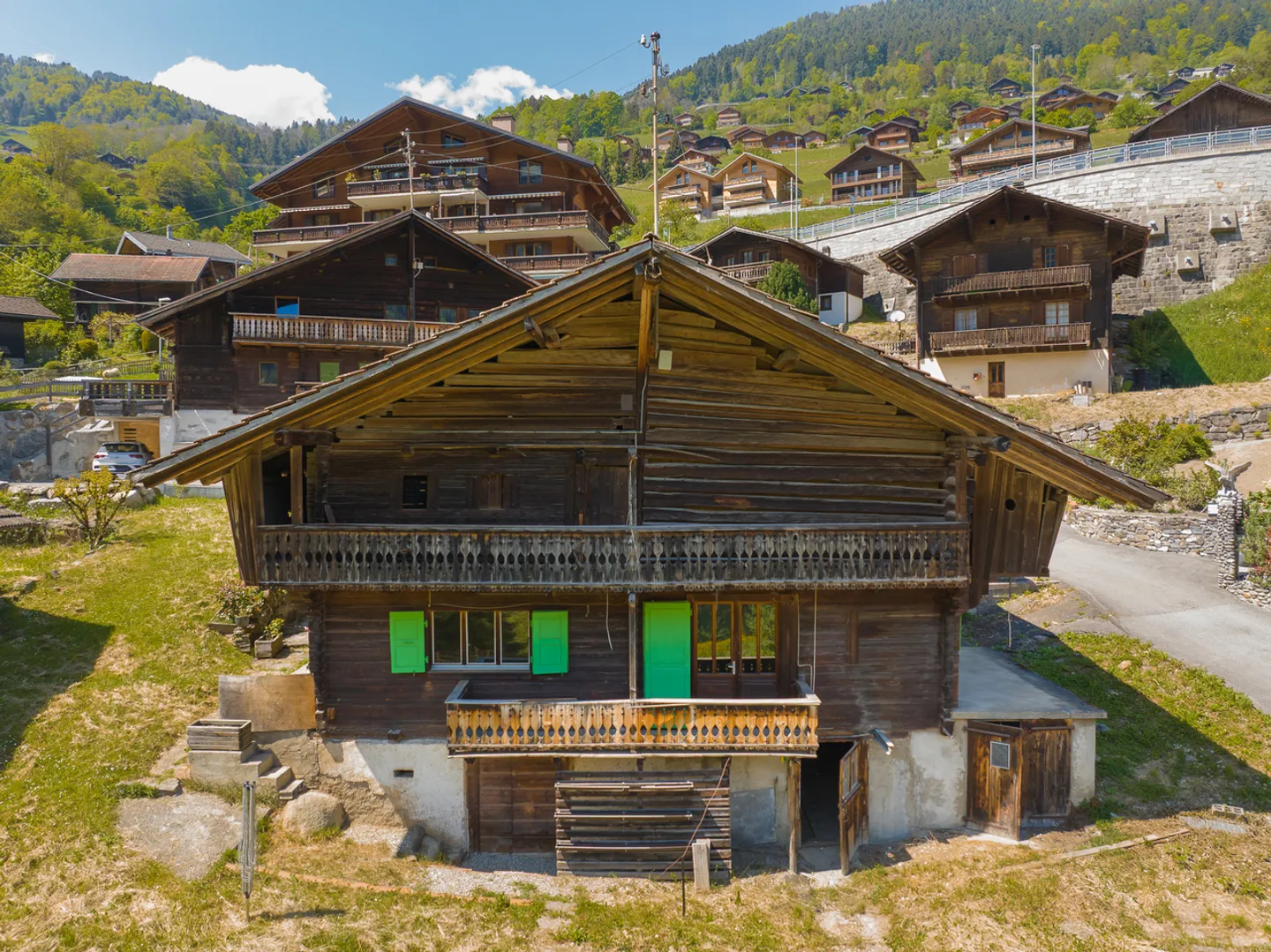 Authentic Valaisan chalet to reinvent - Photo 3 of 14