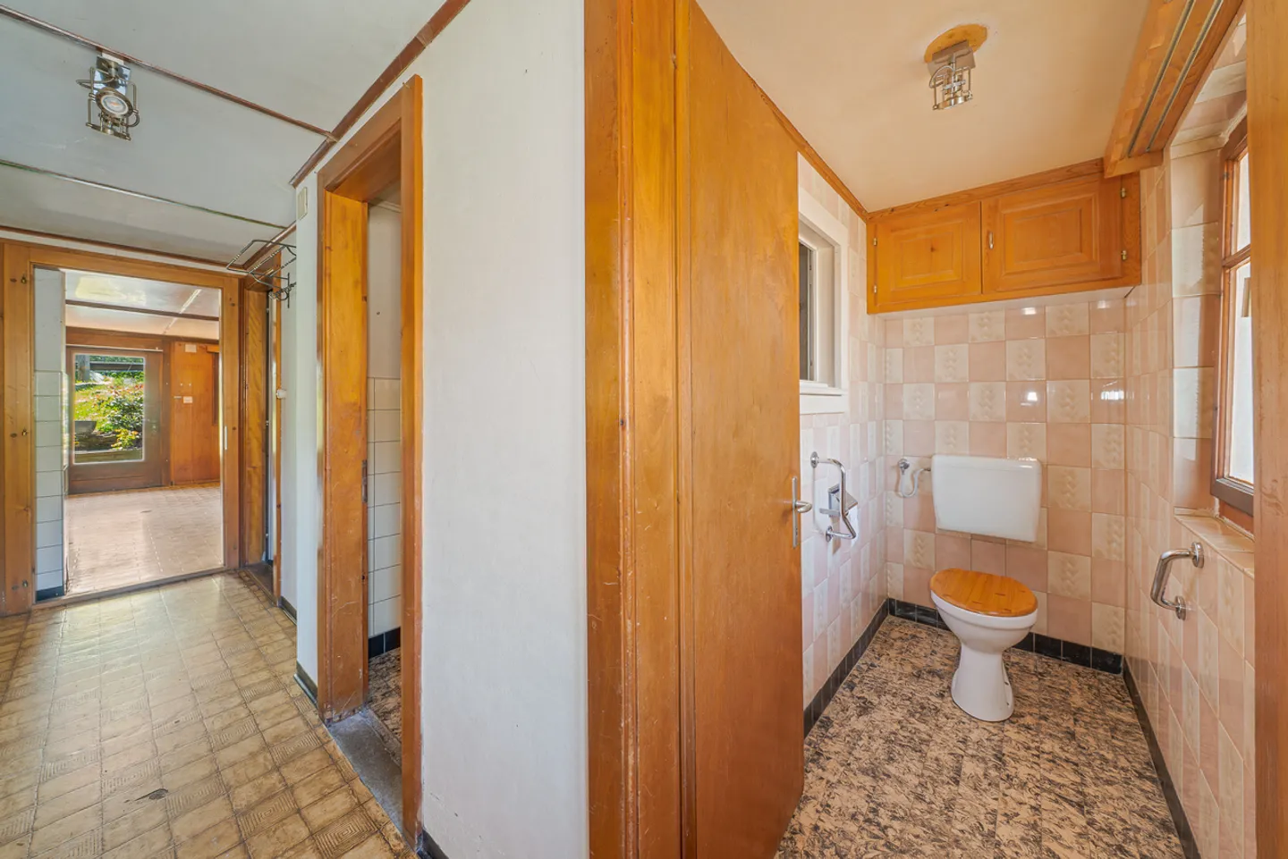 Authentic Valaisan chalet to reinvent - Photo 9 of 14