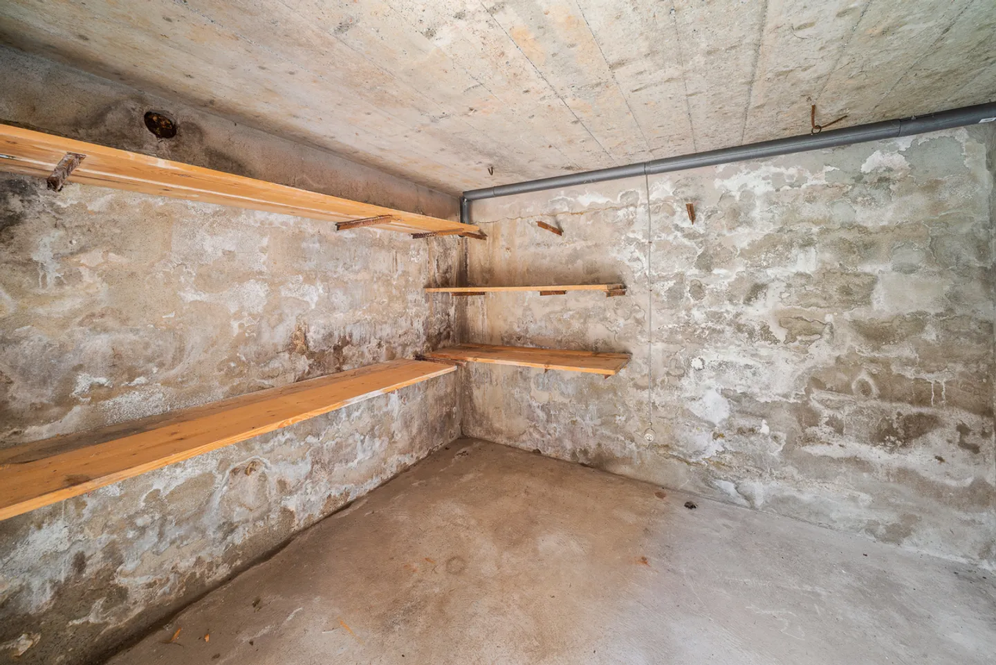 Authentic Valaisan chalet to reinvent - Photo 11 of 14