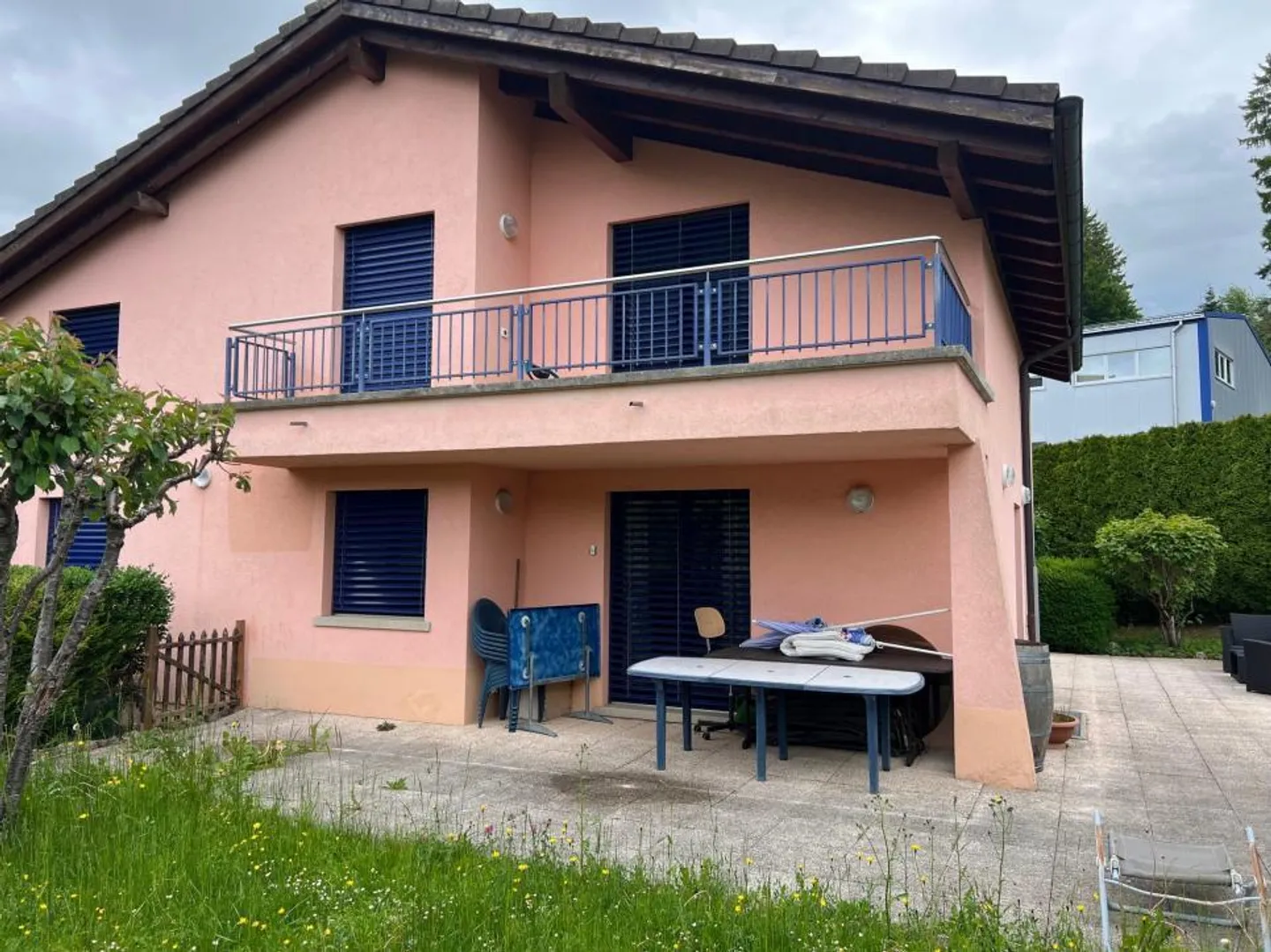 Bella villa individuale in un ambiente verde. - Foto 1 di 5