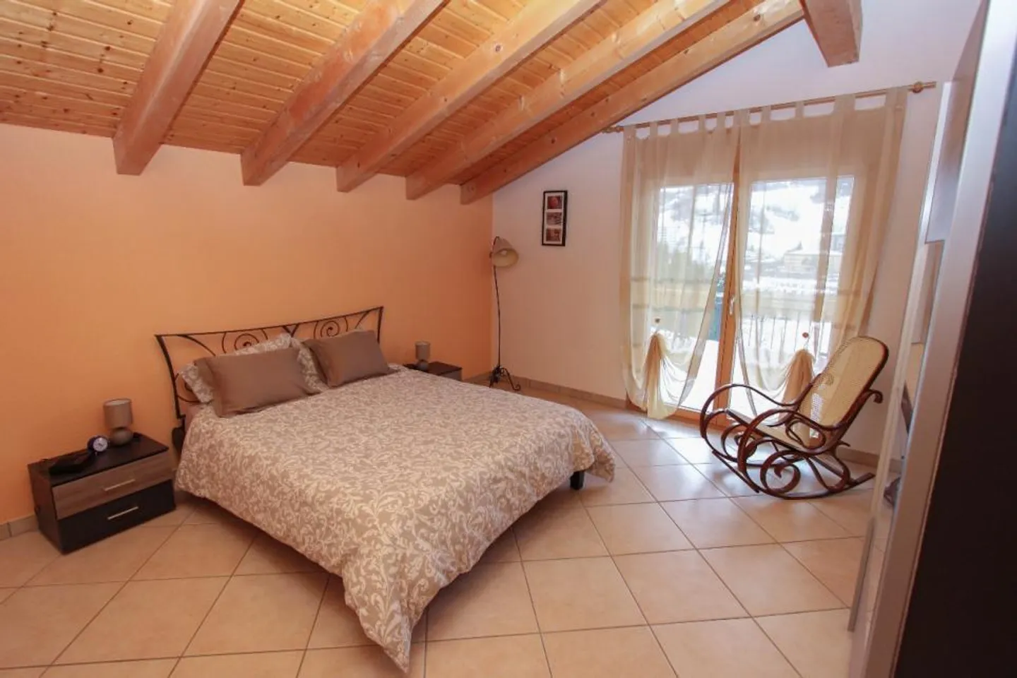 Bella villa individuale in un ambiente verde. - Foto 4 di 5