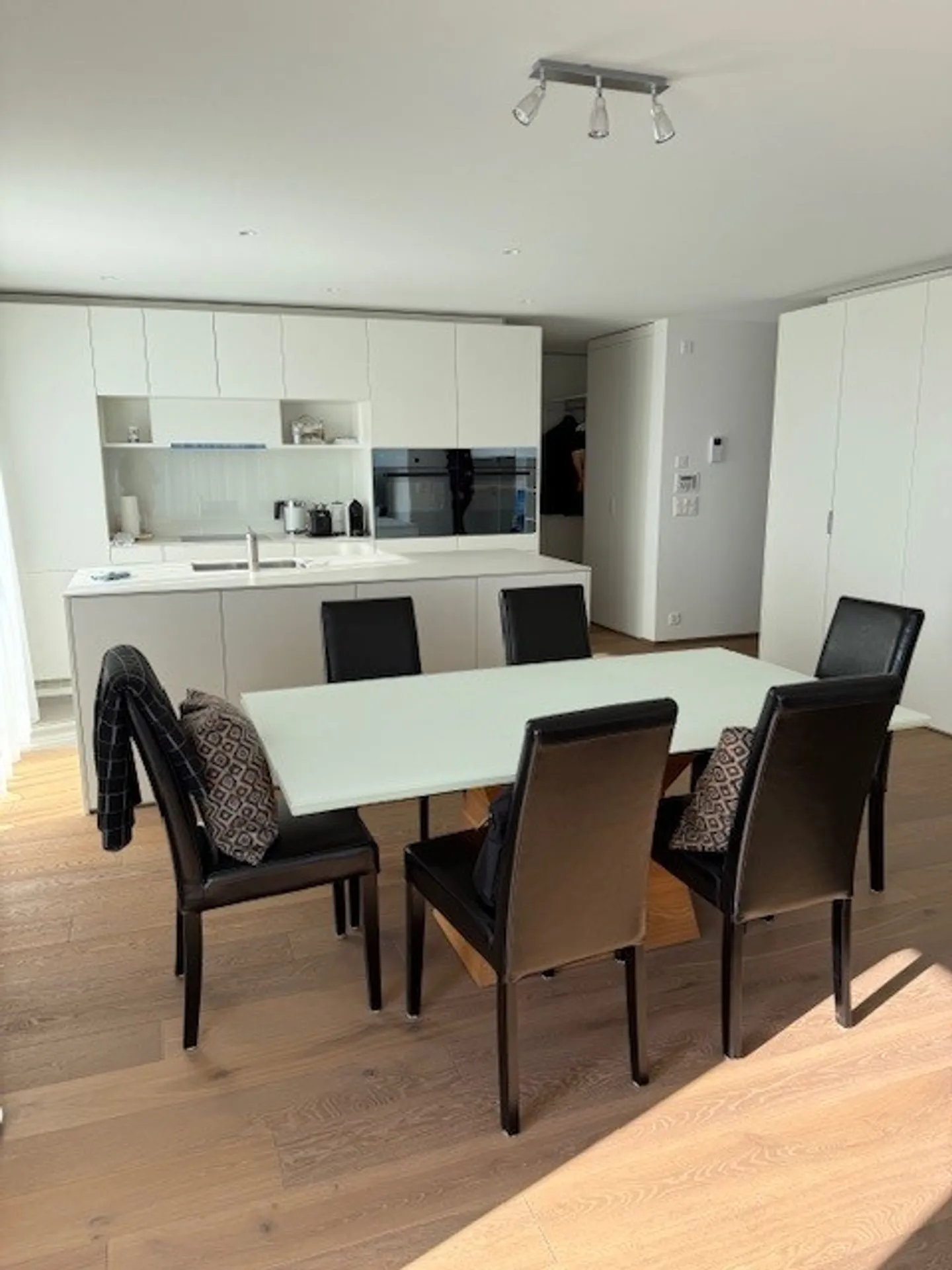 Exclusive Apartment with Lake View - Photo 4 of 10