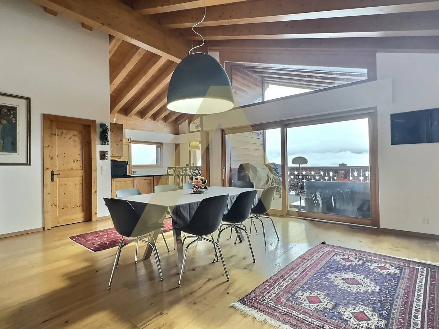 Sehr helles Penthouse-Apartment mit viel Charakter - Foto 1 von 8