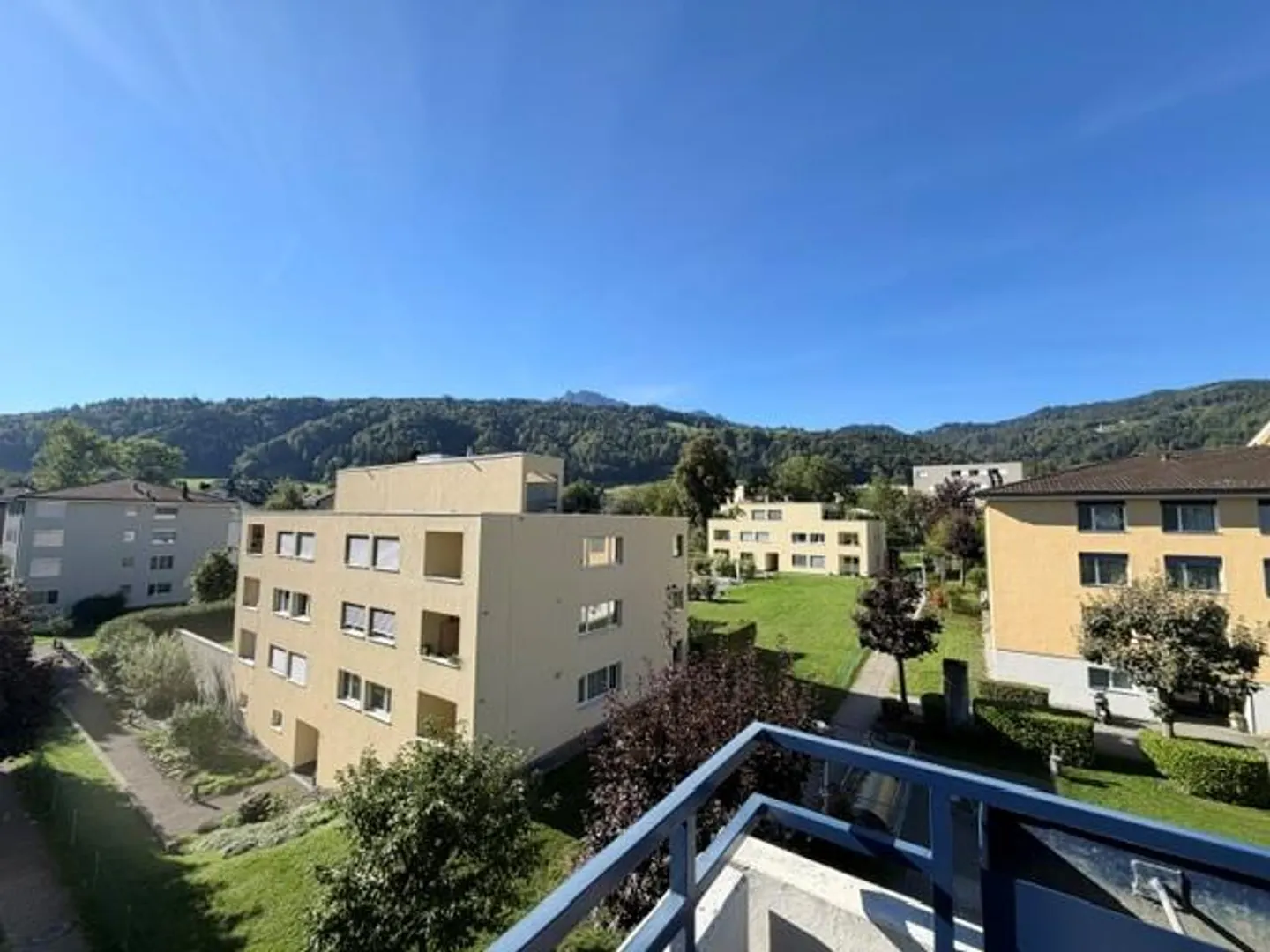 Renovated apartment with a view of Pilatus near the city center - Photo 12 of 12