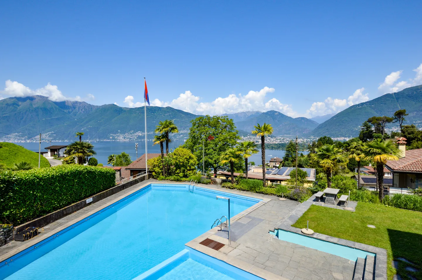 The ideal holiday apartment with pool and garden - Photo 3 of 12
