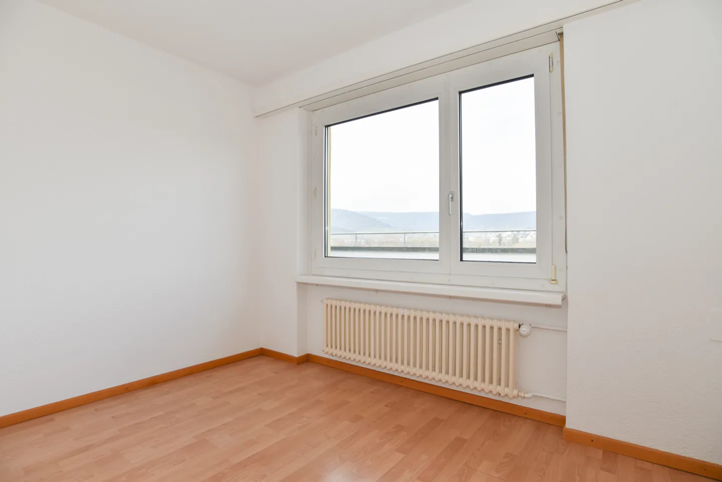 Affordable penthouse apartment with beautiful view | Large terrace with winter garden - Photo 8 of 15