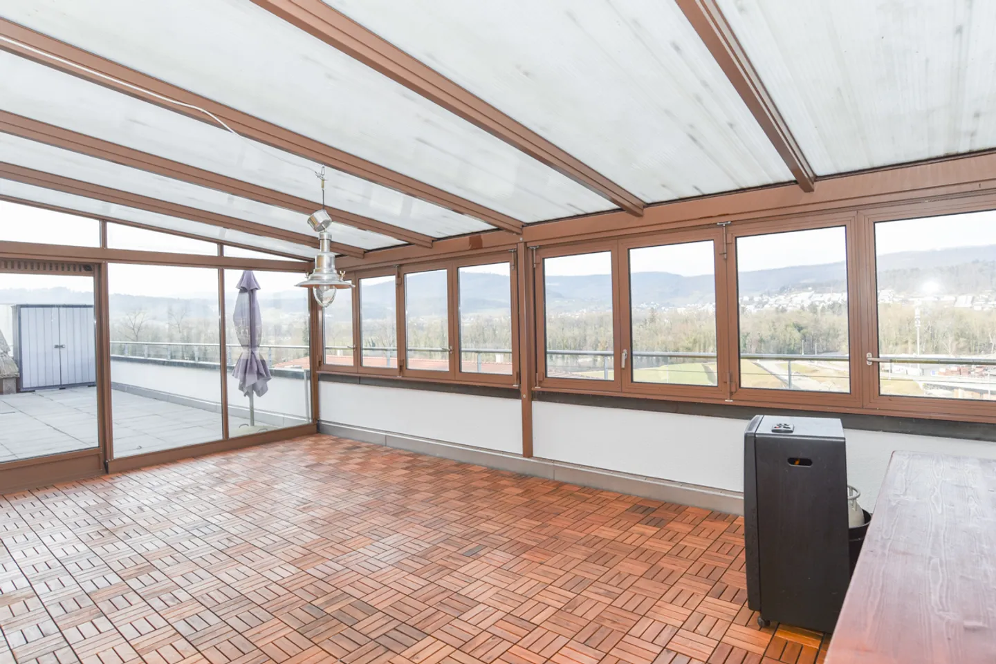 Affordable penthouse apartment with beautiful view | Large terrace with winter garden - Photo 10 of 15