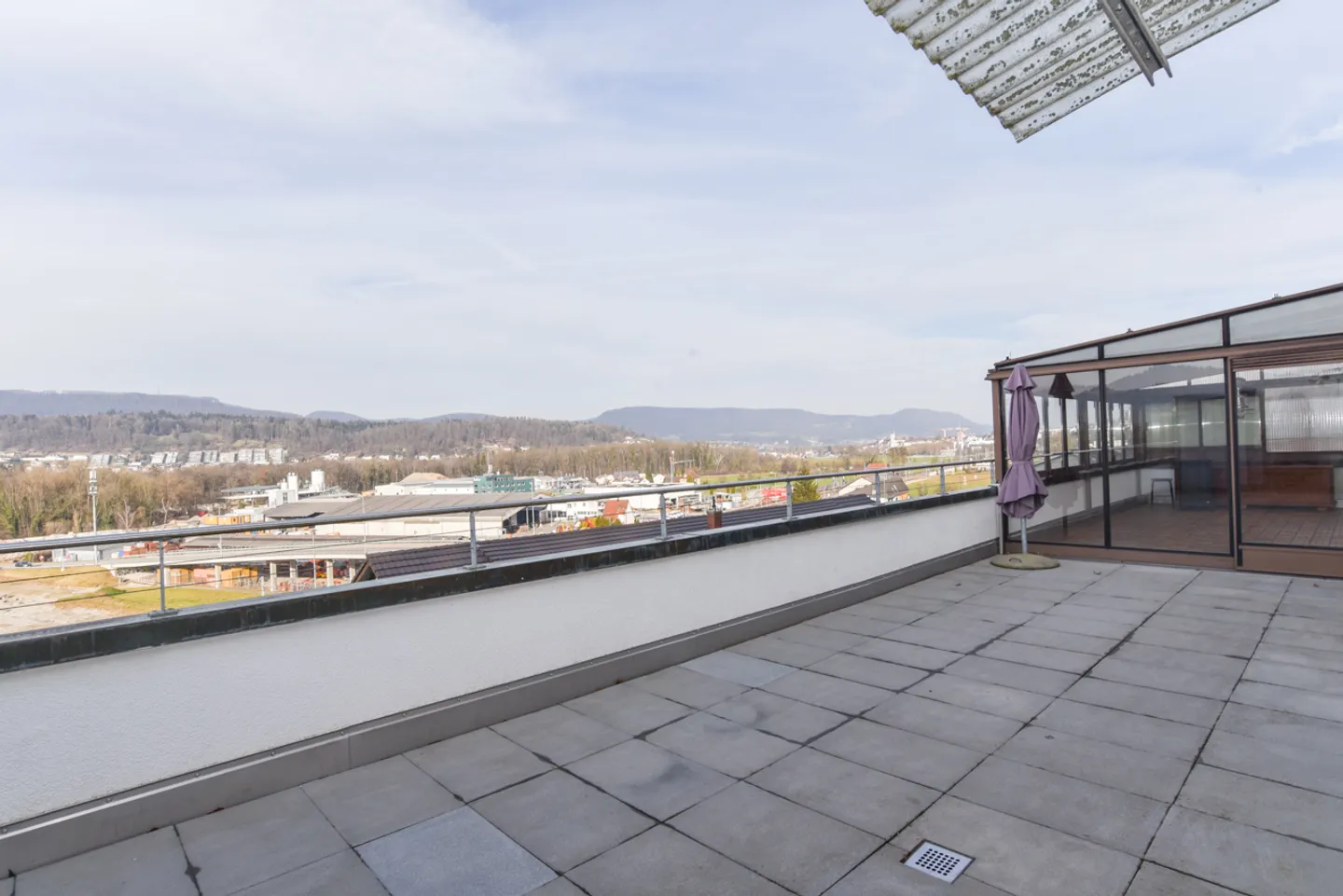 Affordable penthouse apartment with beautiful view | Large terrace with winter garden - Photo 12 of 15