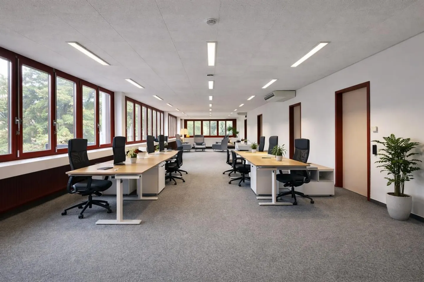 Bright offices, plug and play with access ramp! - Photo 1 of 6