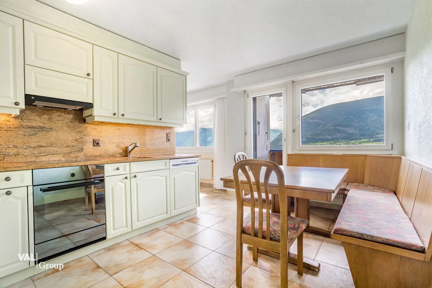 Sunny, quiet and with mountain view - Your living paradise in Ausserberg - Photo 2 of 14