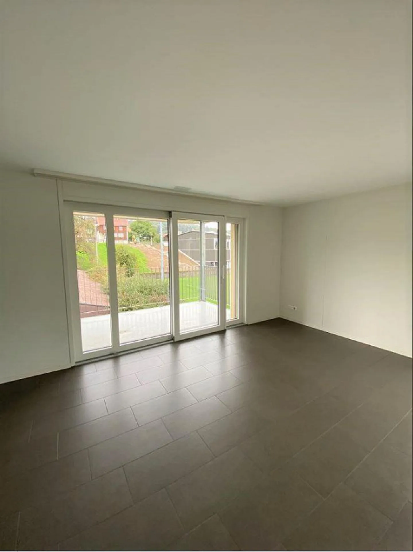 Elegante appartamento di 3,5 stanze nel rilassante Dürrenäsch - Foto 2 di 6