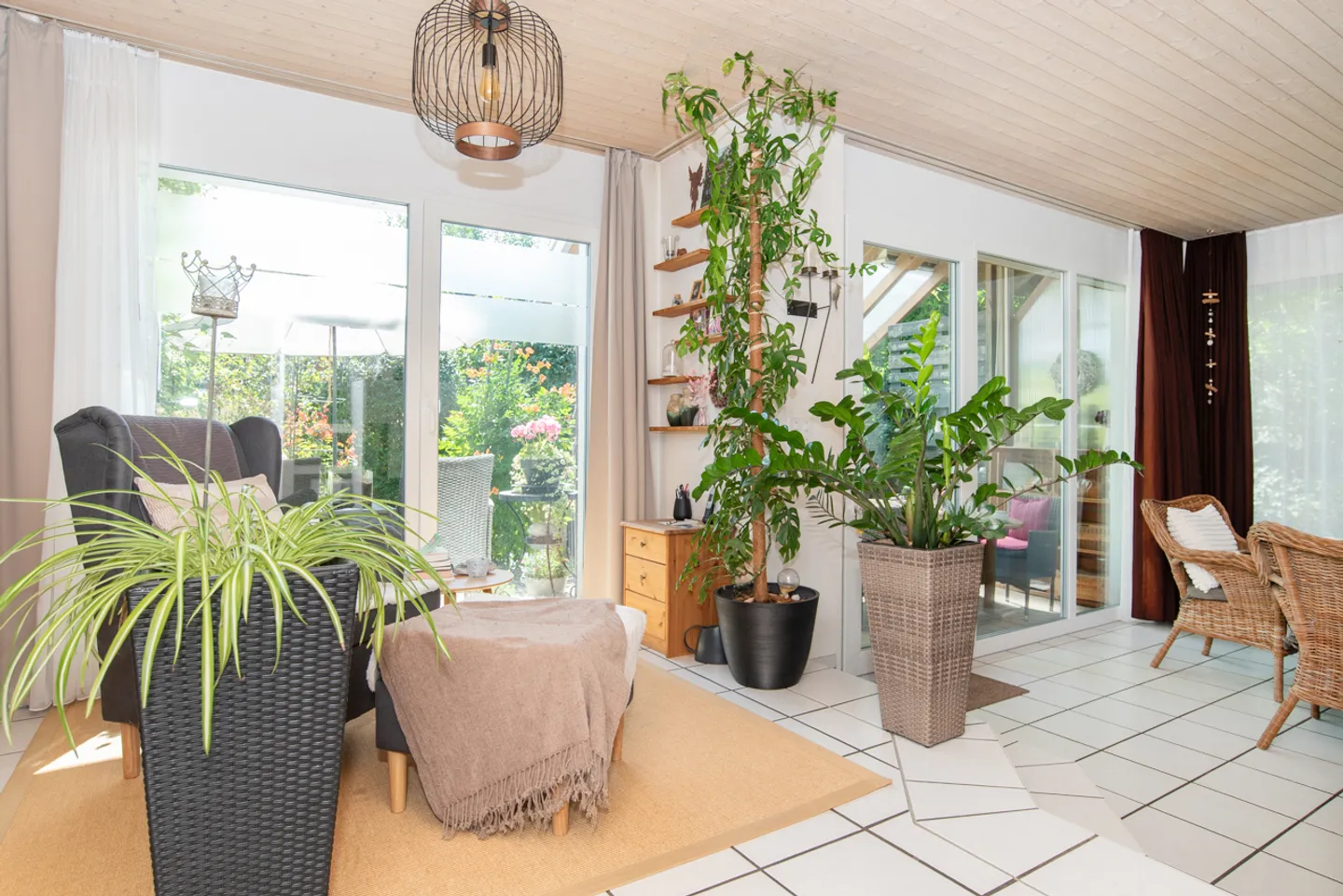 Gartenparadies trifft solide Baukunst – Ihr neues Zuhause! - Foto 2 von 13