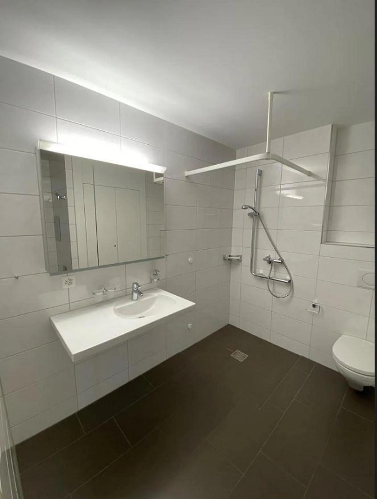 Elegante appartamento di 3,5 stanze nel rilassante Dürrenäsch - Foto 5 di 6