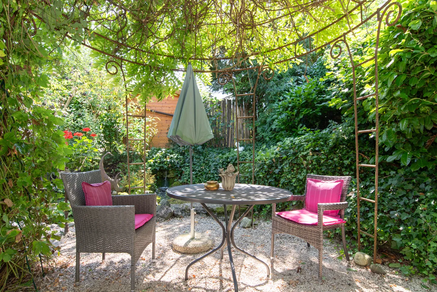 Gartenparadies trifft solide Baukunst – Ihr neues Zuhause! - Foto 8 von 13