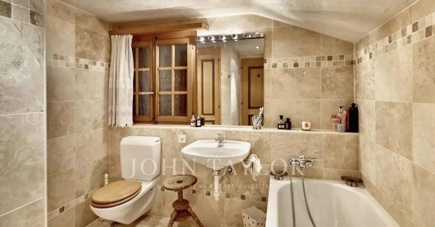 Charming Alpine Chalet - Photo 10 of 12
