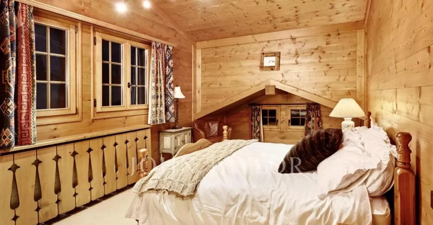 Charming Alpine Chalet - Photo 11 of 12