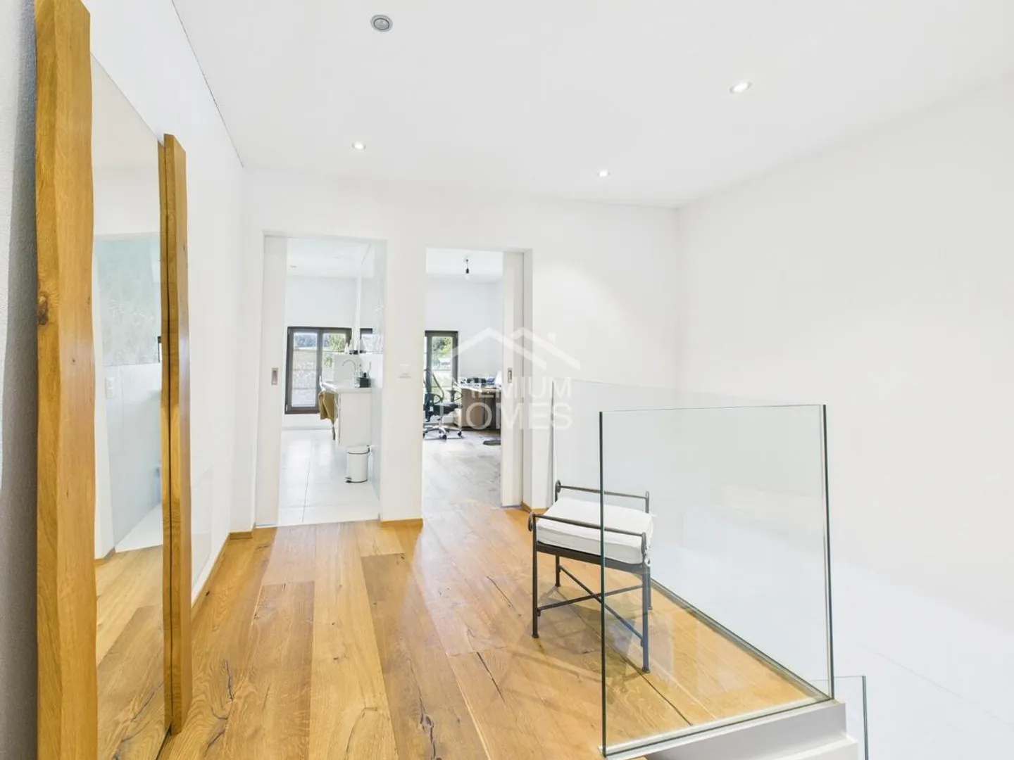 Elegant living over two floors - Photo 4 of 7