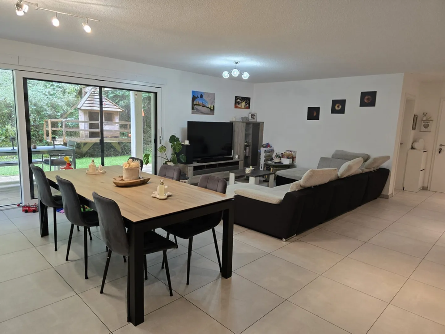 Maison moderne avec terrasse - Photo 2 sur 8