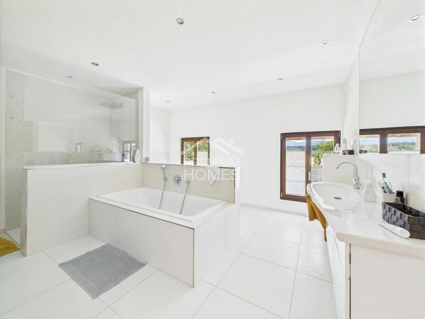 Elegant living over two floors - Photo 5 of 7