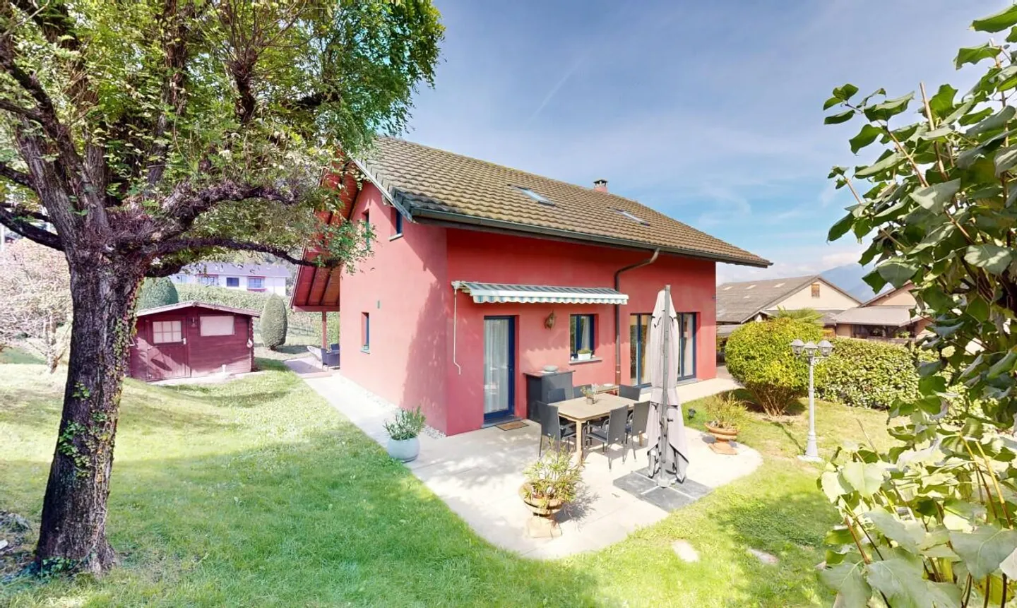 Affascinante casa spaziosa con bel spazio esterno - Foto 3 di 11