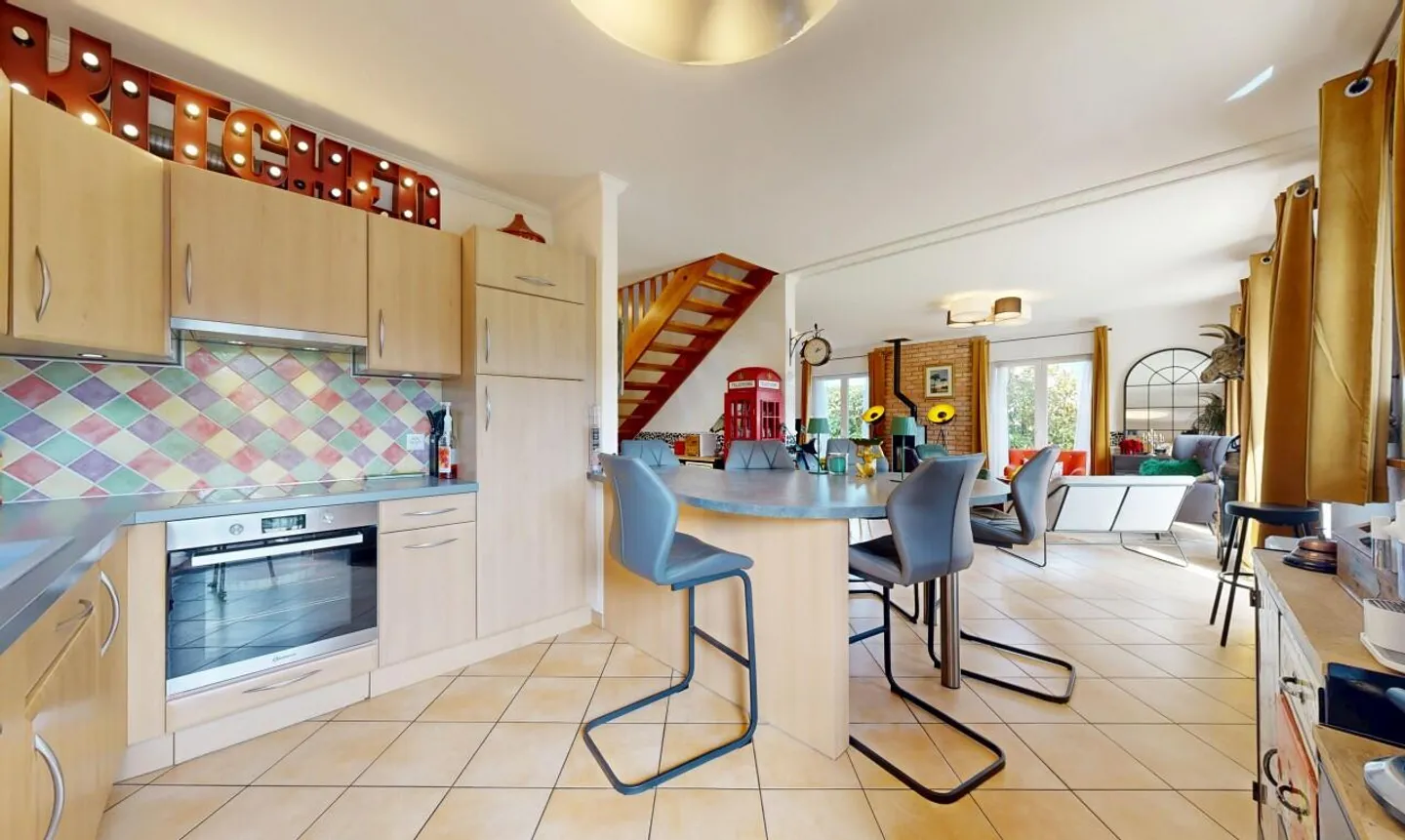 Affascinante casa spaziosa con bel spazio esterno - Foto 8 di 11