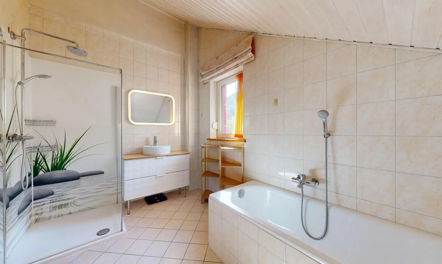 Affascinante casa spaziosa con bel spazio esterno - Foto 9 di 11