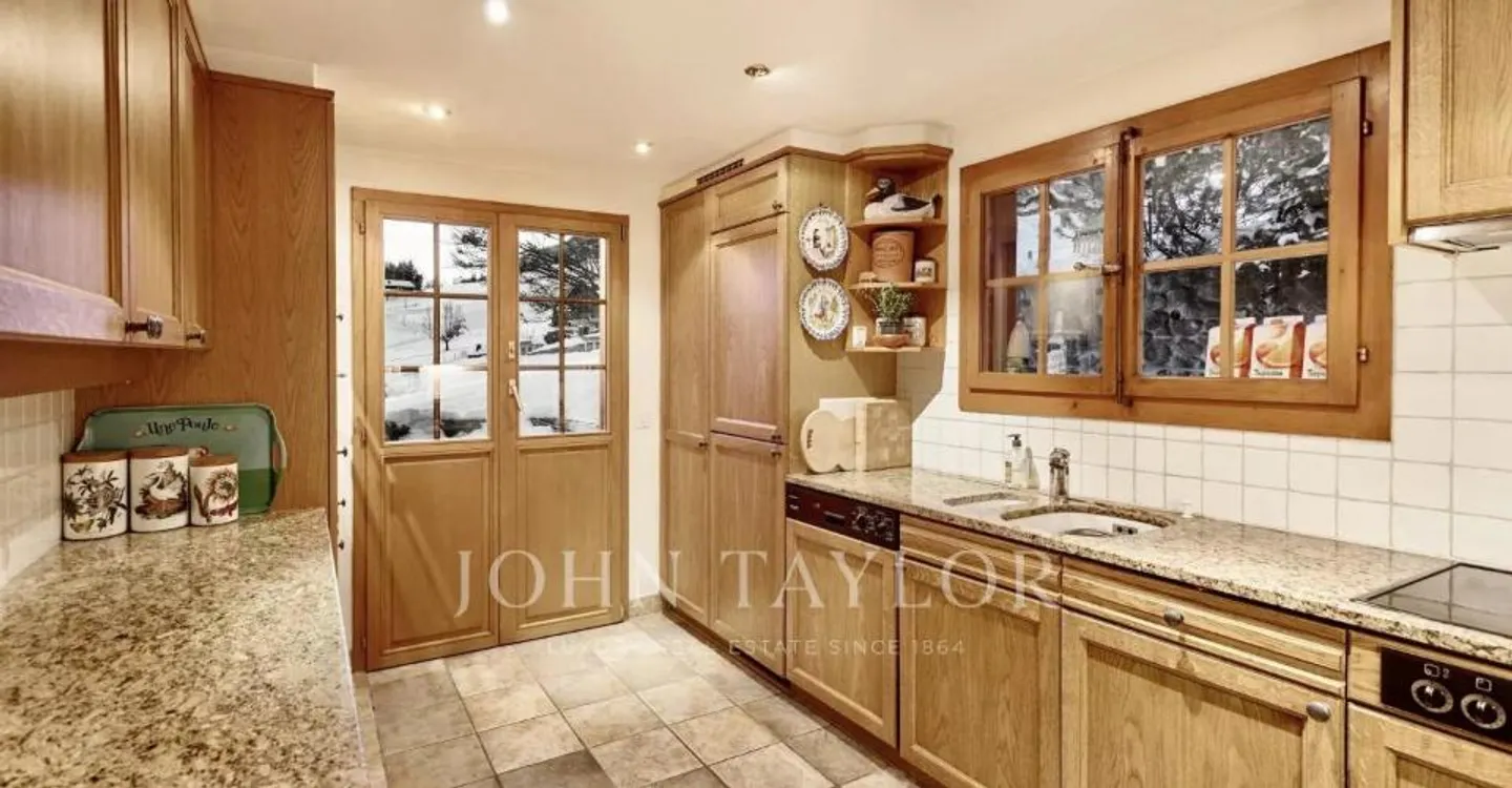 Charming Alpine Chalet - Photo 6 of 12