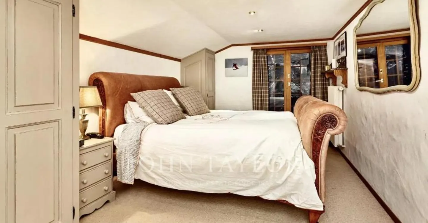 Charming Alpine Chalet - Photo 9 of 12