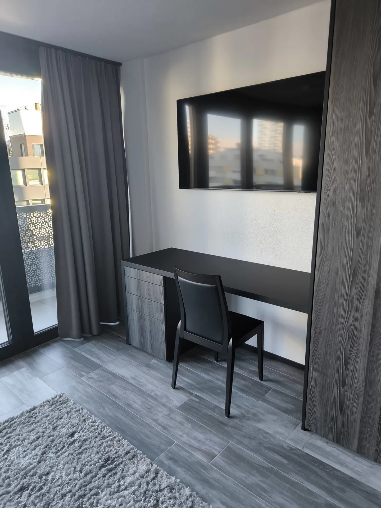 Exklusive, möblierte 2.5-Zimmerwohnung im Three Point Tower - Photo 11 of 15