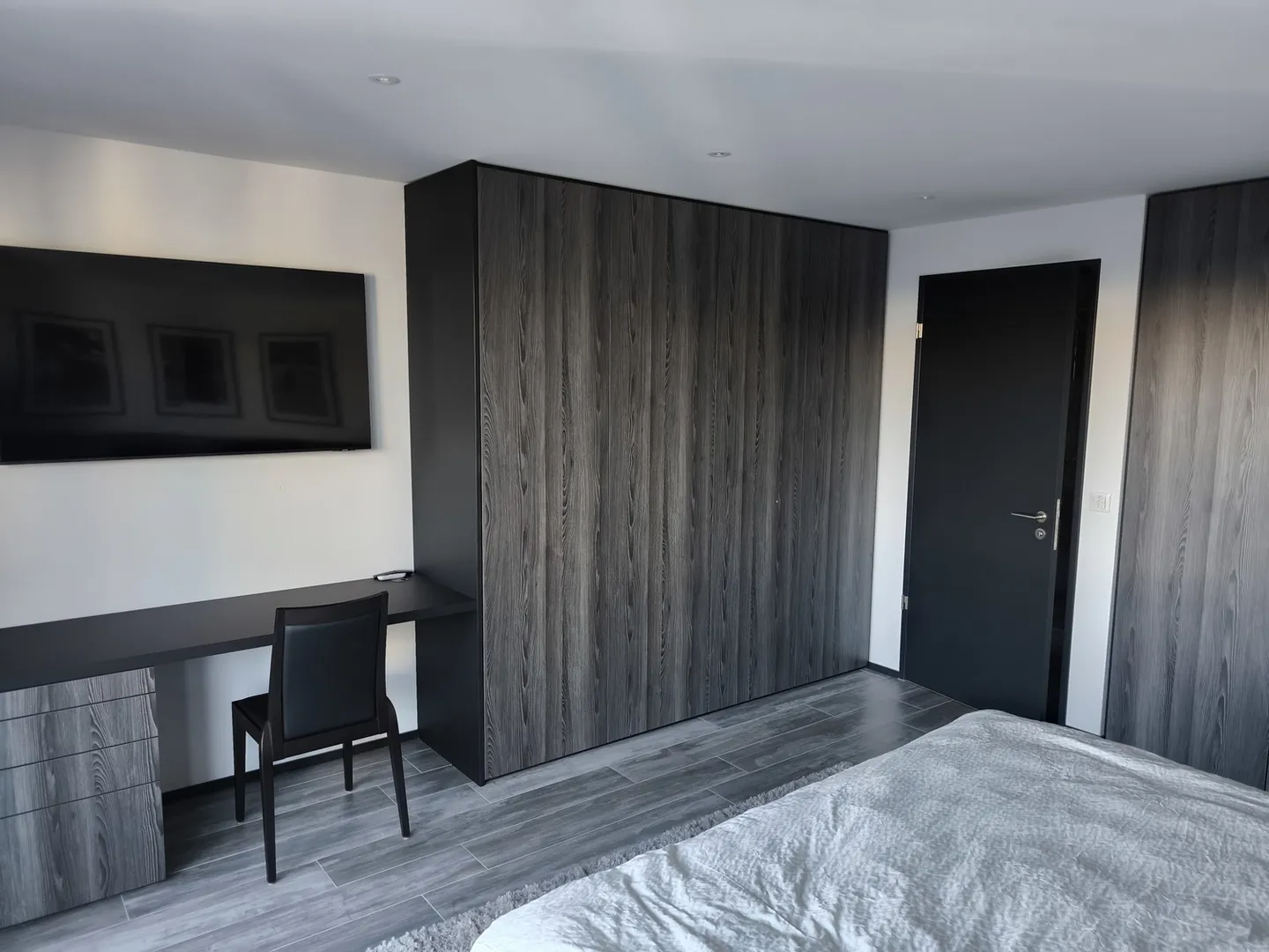 Exklusive, möblierte 2.5-Zimmerwohnung im Three Point Tower - Photo 12 of 15