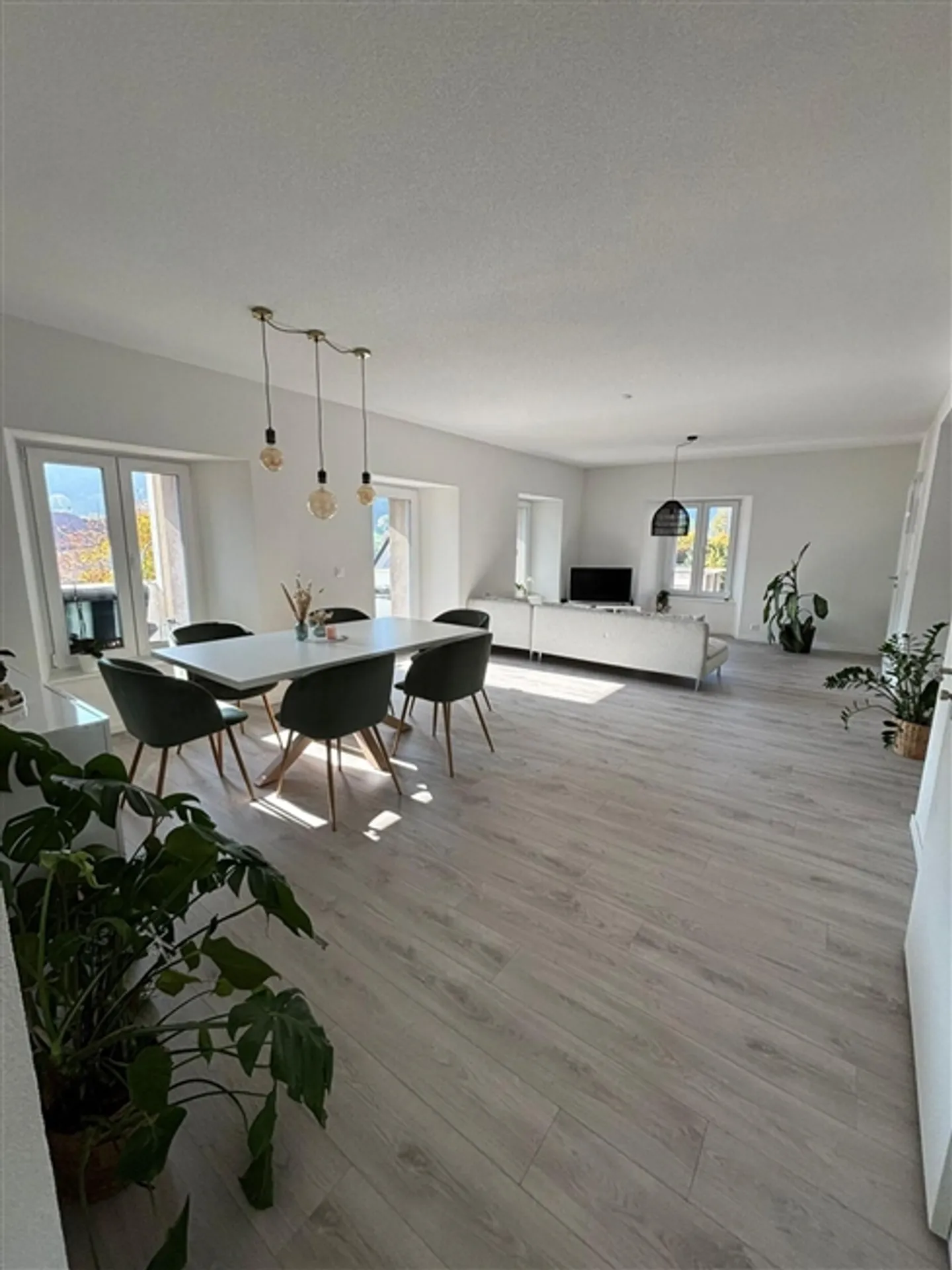 St-Imier, magnificent new building with large balcony - Photo 2 of 9