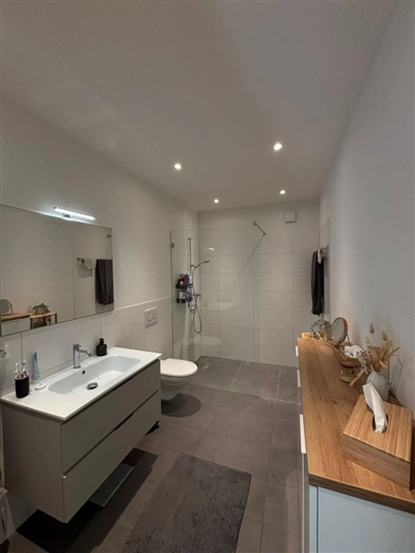 St-Imier, magnificent new building with large balcony - Photo 4 of 9