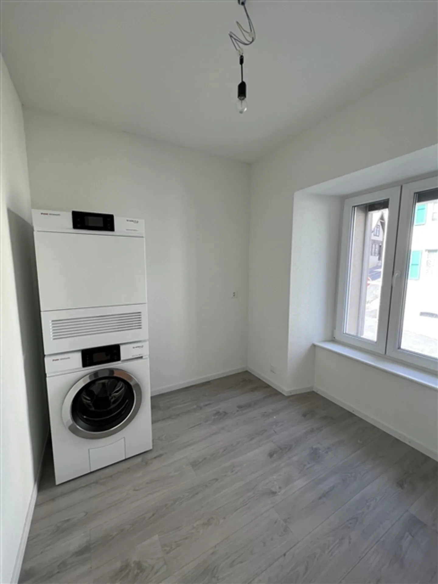 St-Imier, magnificent new building with large balcony - Photo 8 of 9