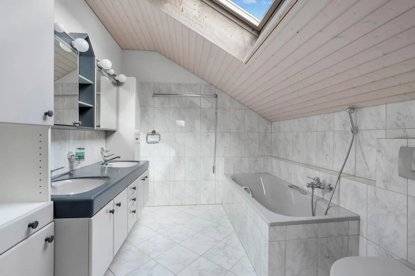 Spazio per la famiglia, hobby ed energia – La tua casa dei sogni ad Andwil SG - Foto 26 di 30