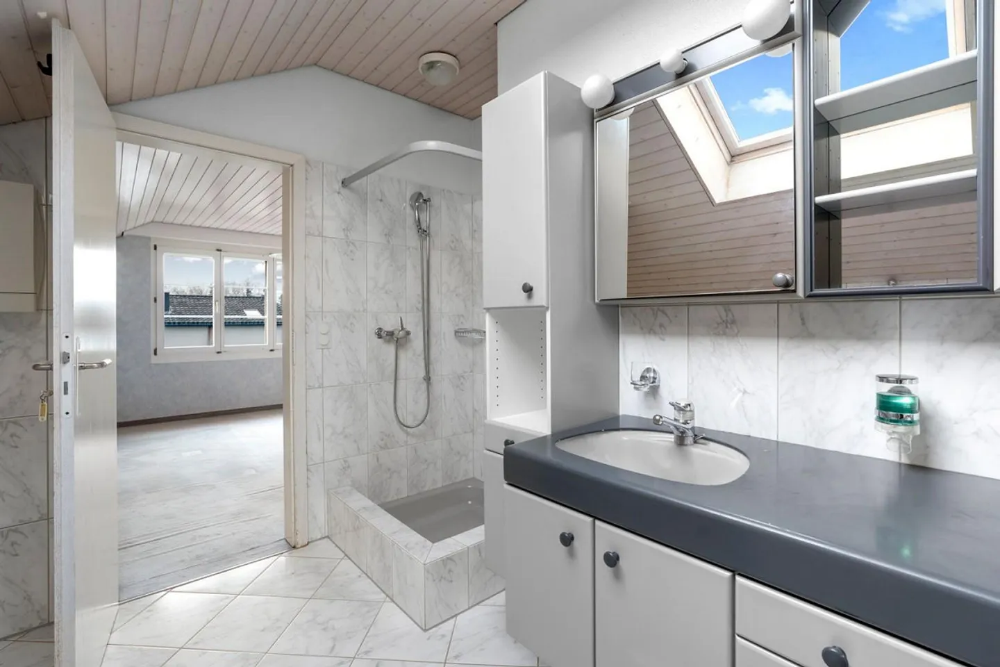 Spazio per la famiglia, hobby ed energia – La tua casa dei sogni ad Andwil SG - Foto 27 di 30